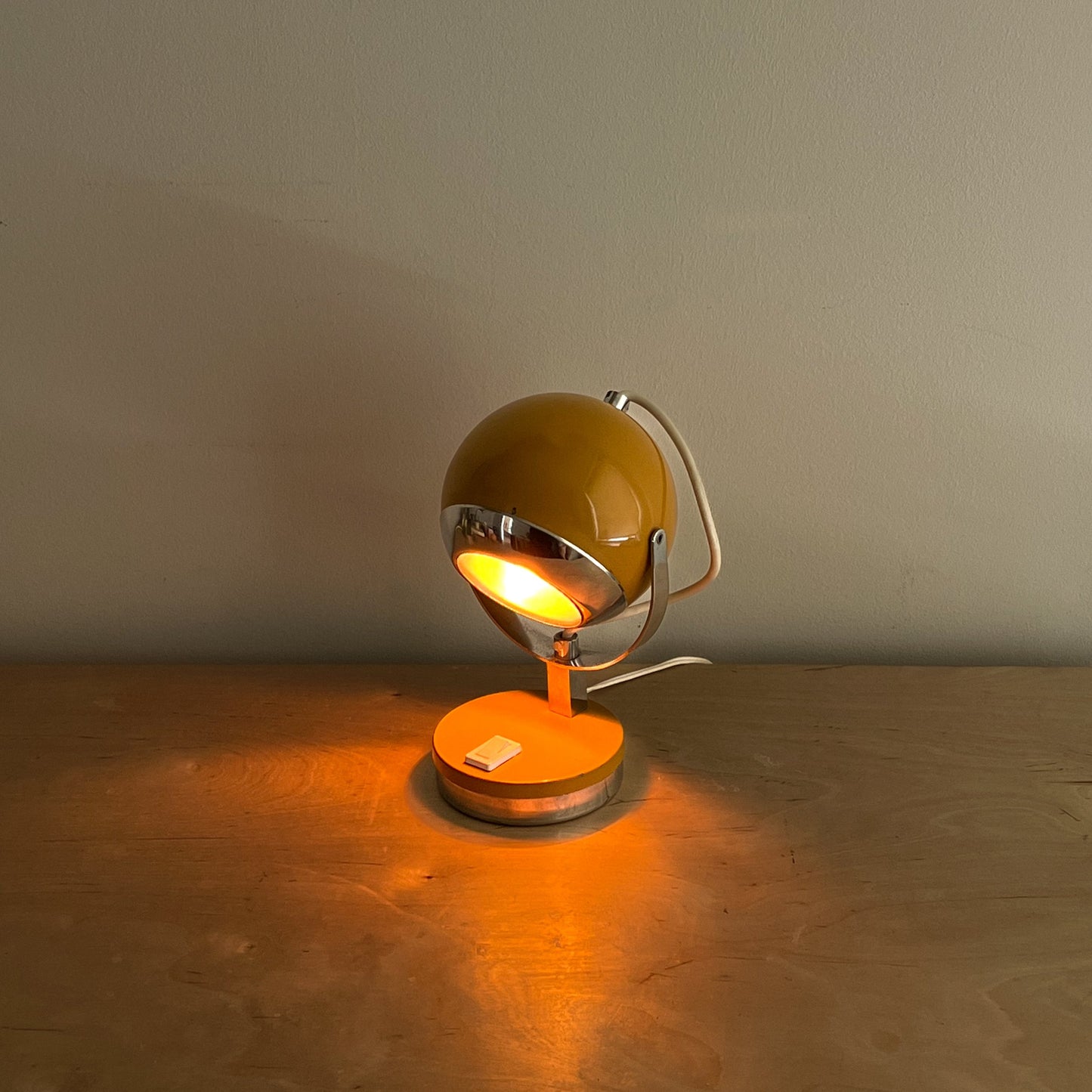 1970s Mustard Atomic Eyeball Table Lamp from Italy